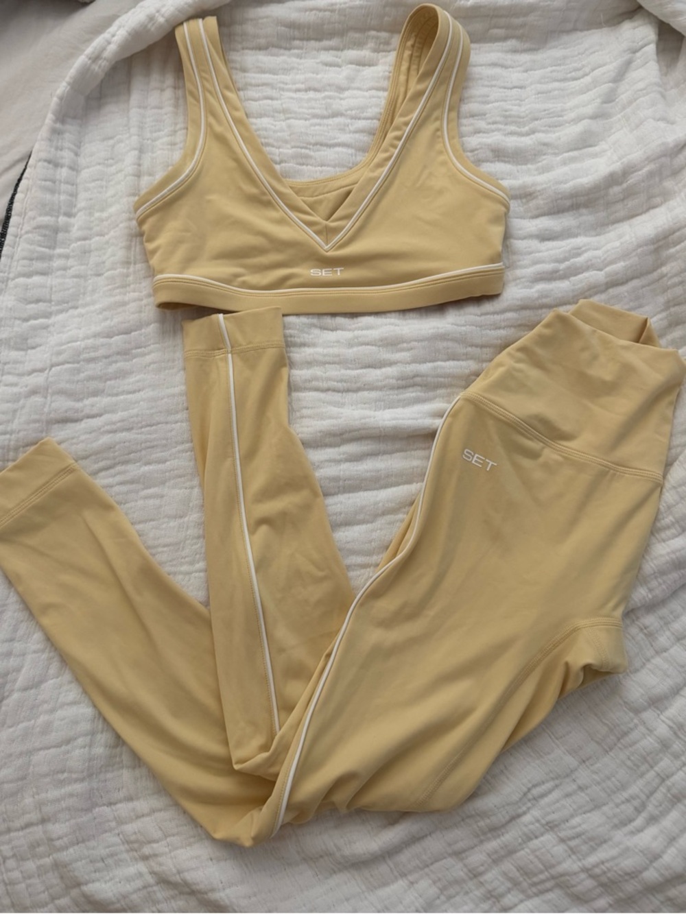 SET Active Pale Yellow Sports Bra & High-Waist Leggings Set - Picture 3 of 5